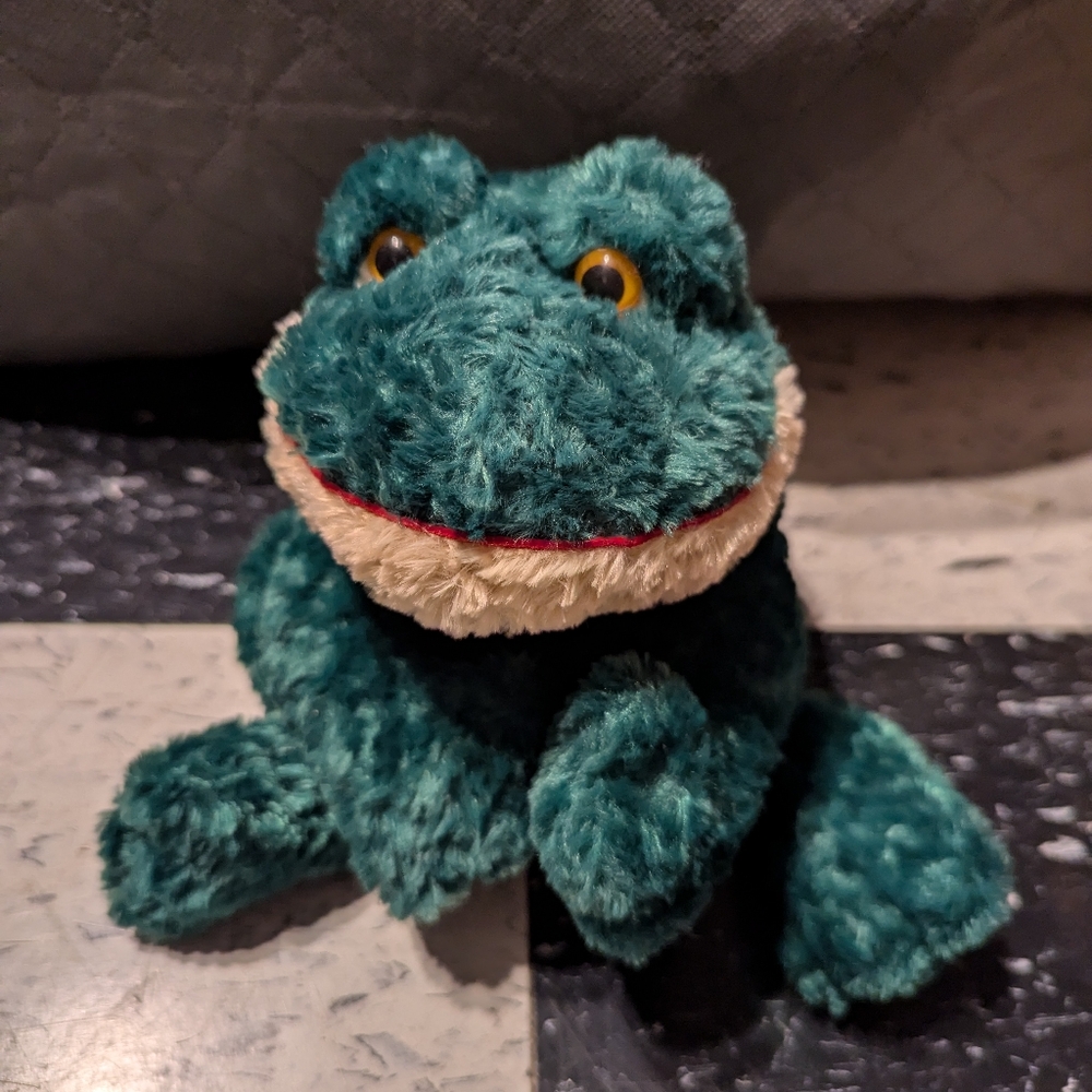 NWT Russ Berrie Friggles The Frog Plush